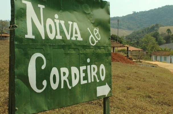 Noiva do Cordeiro, một thị trấn ở vùng đông nam của Brazil được xem như phiên bản ngoài đời thật của “Nữ nhi quốc Tây Lương” trong tác phẩm Tây Du ký nổi tiếng, bởi lẽ đa số công dân ở đây là nữ giới, còn đàn ông chỉ chiếm 10%.